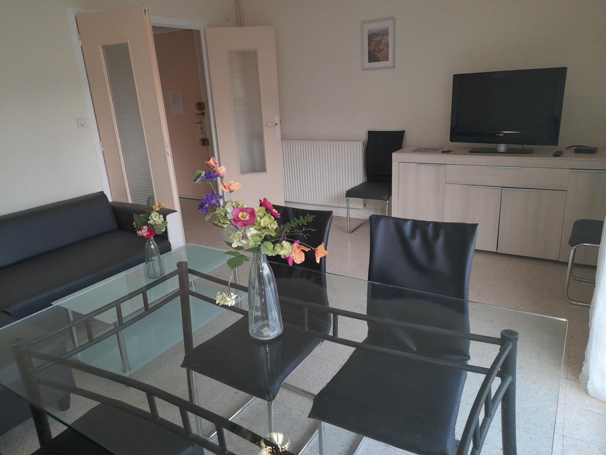 Apartment F3 Avec Balcon *